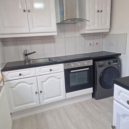 Studio Flat On Straight Road, Harold Hill, Havering Luaran gambar