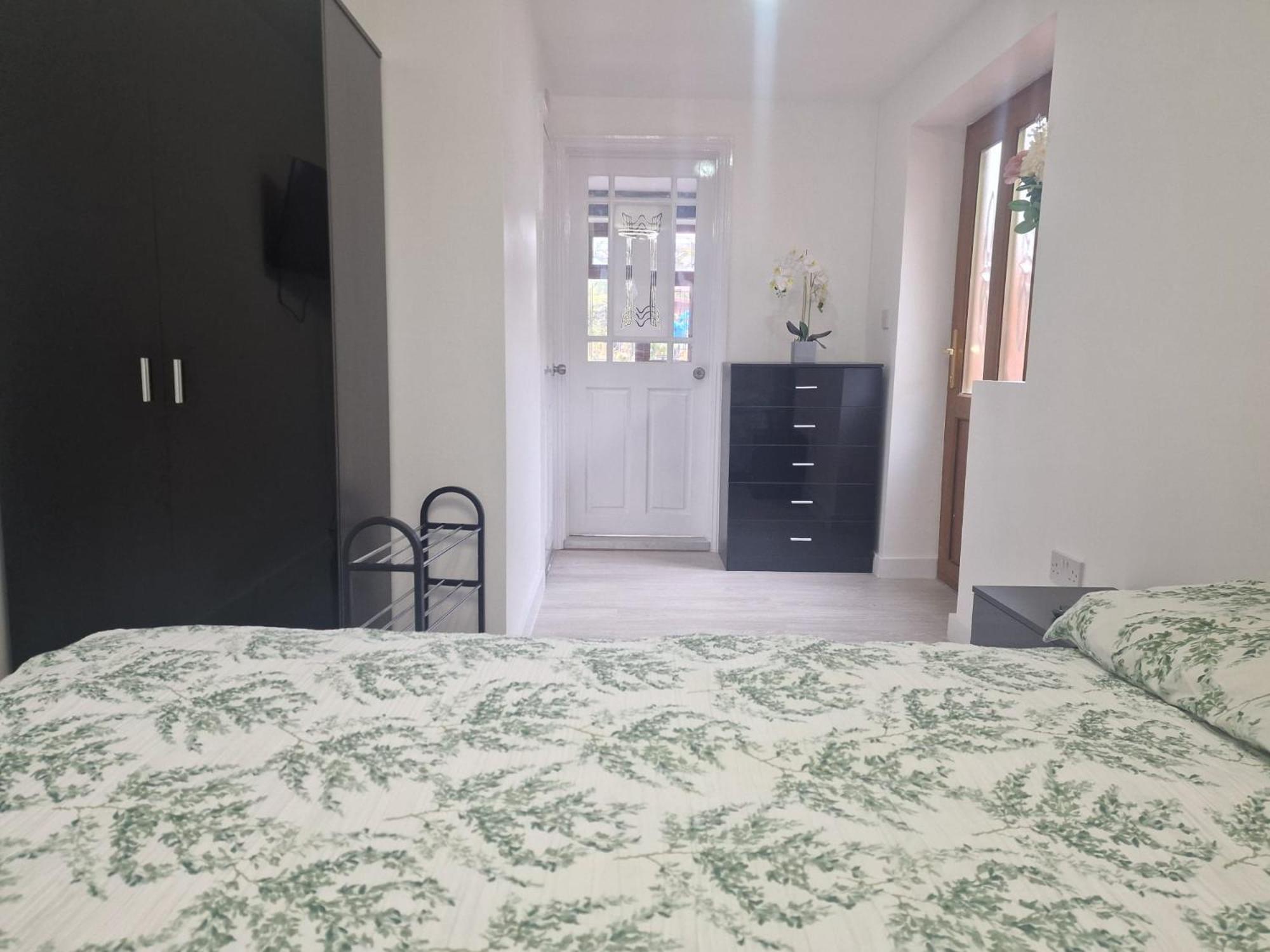 Studio Flat On Straight Road, Harold Hill, Havering Luaran gambar