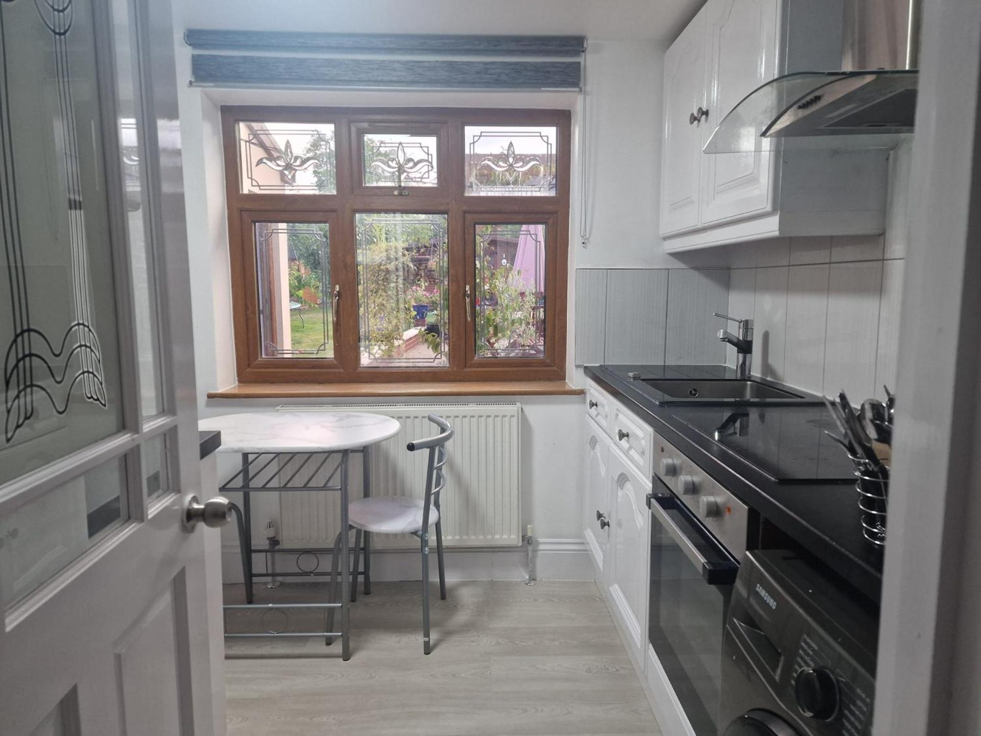 Studio Flat On Straight Road, Harold Hill, Havering Luaran gambar